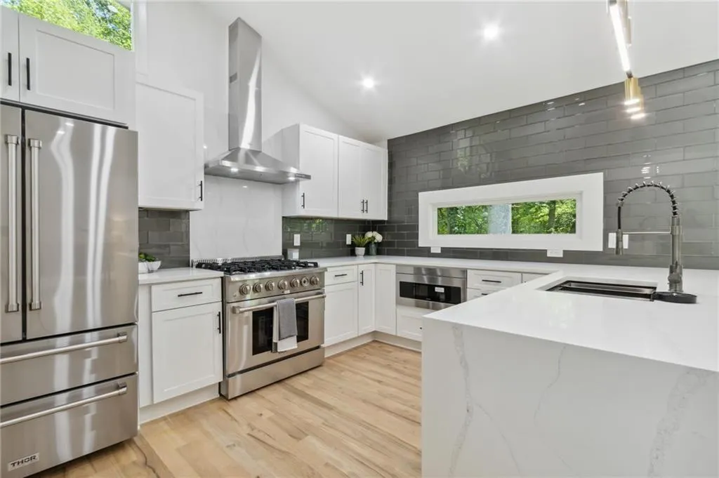 635 Glenforest Road, Sandy Springs, Georgia 30328, 4 Bedrooms Bedrooms, ,3 BathroomsBathrooms,Residential,Sold,635 Glenforest Road,7392498