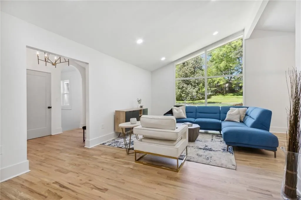 635 Glenforest Road, Sandy Springs, Georgia 30328, 4 Bedrooms Bedrooms, ,3 BathroomsBathrooms,Residential,Sold,635 Glenforest Road,7392498