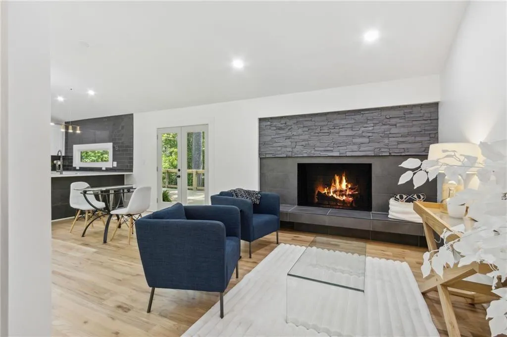 635 Glenforest Road, Sandy Springs, Georgia 30328, 4 Bedrooms Bedrooms, ,3 BathroomsBathrooms,Residential,Sold,635 Glenforest Road,7392498