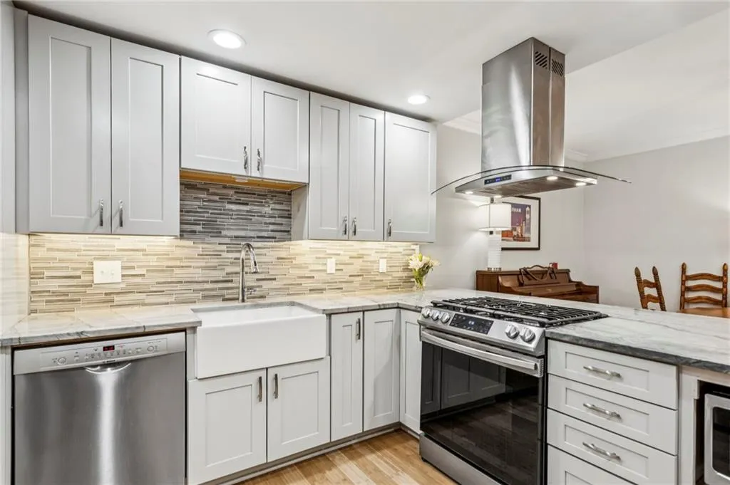 2632 Peachtree Road Nw Unit 402b, Atlanta, Georgia 30305, 2 Bedrooms Bedrooms, 0 ,2 BathroomsBathrooms,Residential,For Sale,2632 Peachtree Road Nw Unit 402b,7702795