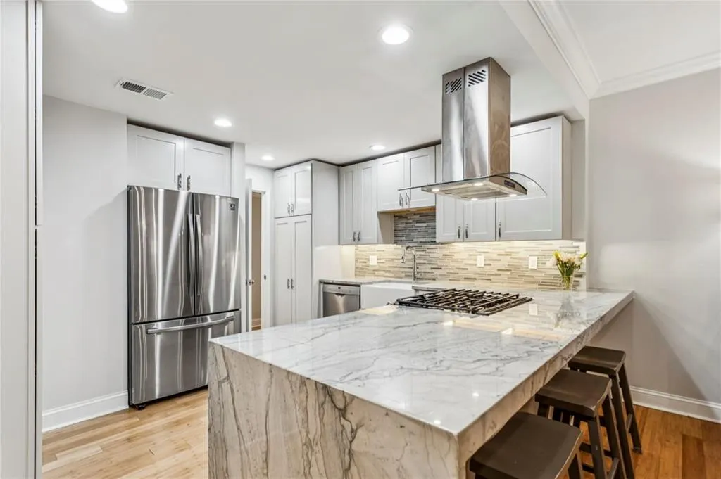 2632 Peachtree Road Nw Unit 402b, Atlanta, Georgia 30305, 2 Bedrooms Bedrooms, 0 ,2 BathroomsBathrooms,Residential,For Sale,2632 Peachtree Road Nw Unit 402b,7702795