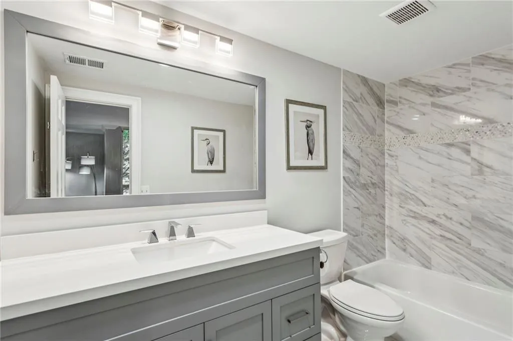 2632 Peachtree Road Nw Unit 402b, Atlanta, Georgia 30305, 2 Bedrooms Bedrooms, 0 ,2 BathroomsBathrooms,Residential,For Sale,2632 Peachtree Road Nw Unit 402b,7702795