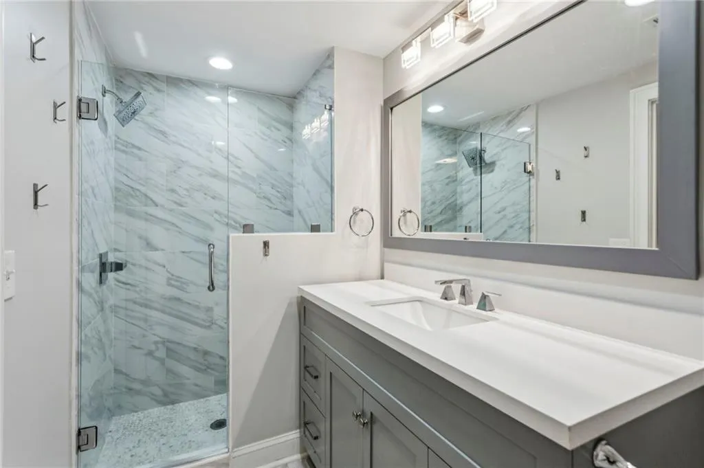 2nd bath is accessed from the hall