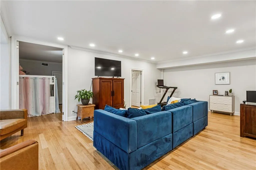2632 Peachtree Road Nw Unit 402b, Atlanta, Georgia 30305, 2 Bedrooms Bedrooms, 0 ,2 BathroomsBathrooms,Residential,For Sale,2632 Peachtree Road Nw Unit 402b,7702795