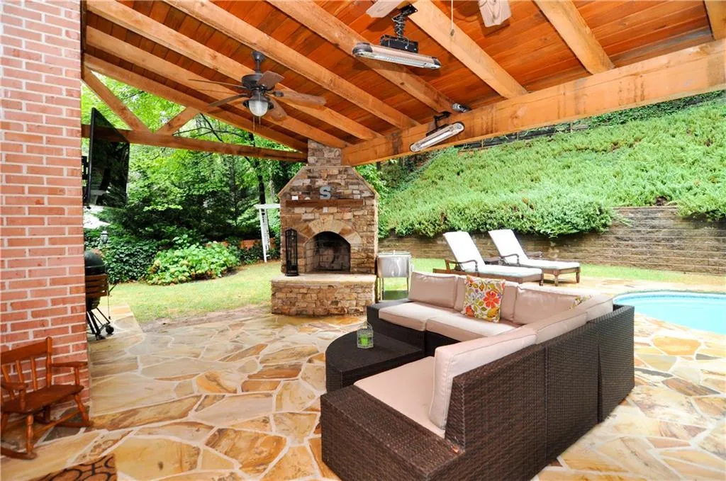 400 River Valley Road, Atlanta, Georgia 30328, 4 Bedrooms Bedrooms, ,4 BathroomsBathrooms,Residential,Sold,400 River Valley Road,5597455