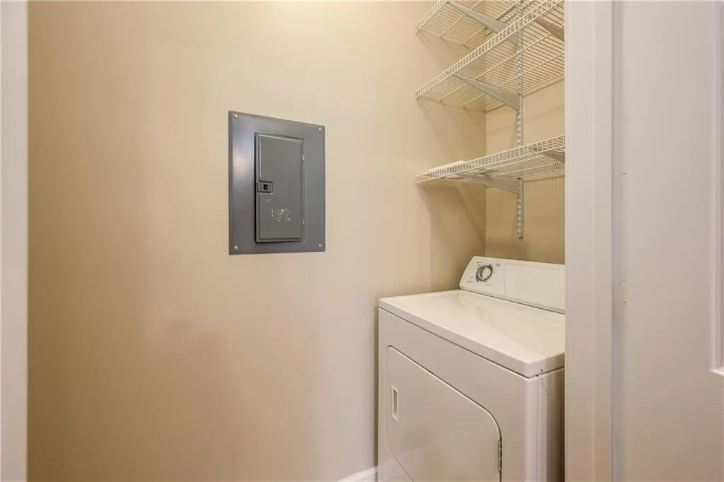 5641 Roswell Road Unit 310, Sandy Springs, Georgia 30342, 1 Bedroom Bedrooms, ,1 BathroomBathrooms,Residential,Sold,5641 Roswell Road Unit 310,6777736