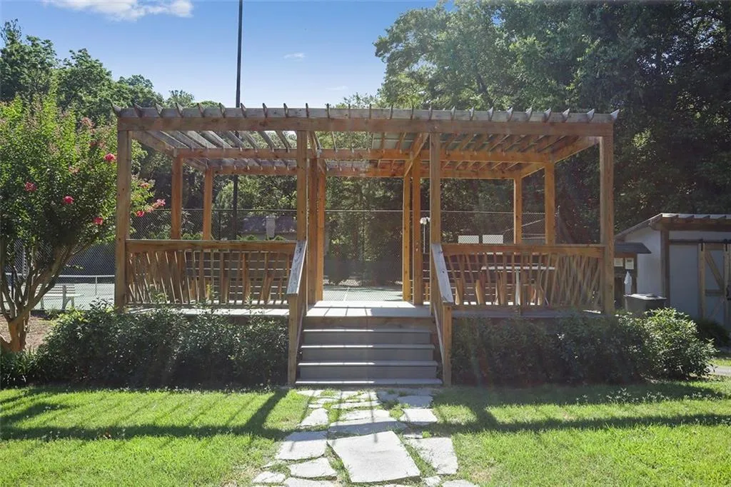 6050 River Chase Circle, Atlanta, Georgia 30328, 4 Bedrooms Bedrooms, ,3 BathroomsBathrooms,Residential,Sold,6050 River Chase Circle,6917603