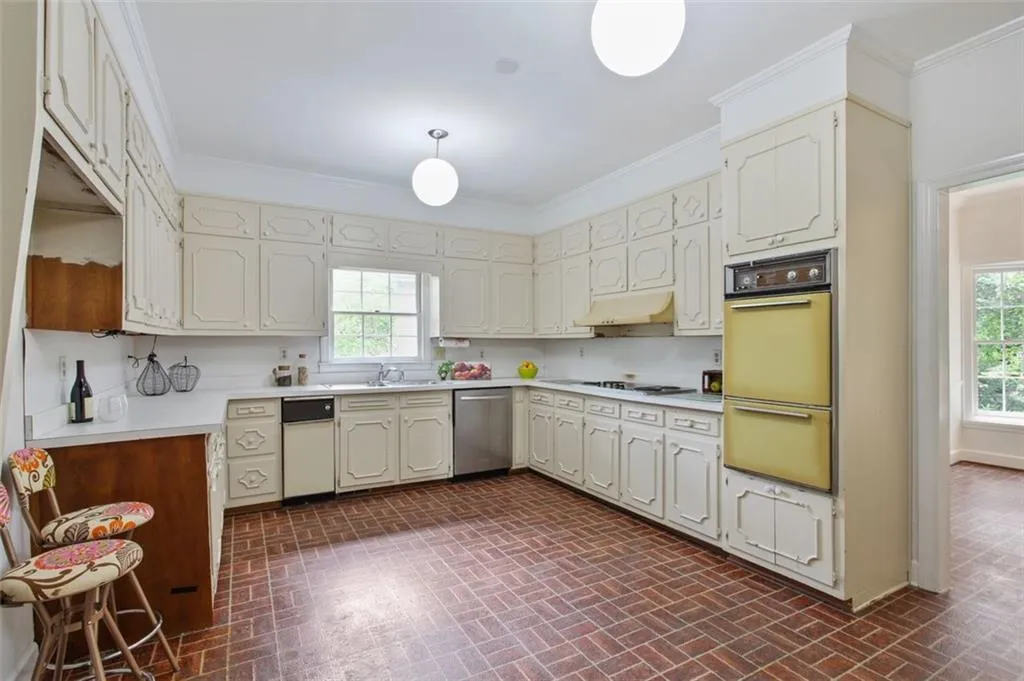 6050 River Chase Circle, Atlanta, Georgia 30328, 4 Bedrooms Bedrooms, ,3 BathroomsBathrooms,Residential,Sold,6050 River Chase Circle,6917603