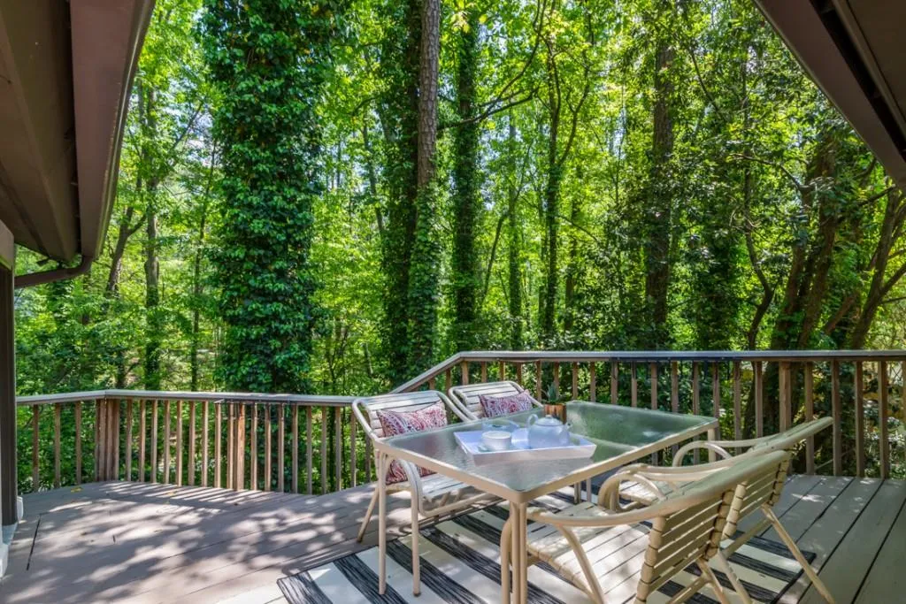 110 River North Drive, Sandy Springs, Georgia 30328, 4 Bedrooms Bedrooms, ,4 BathroomsBathrooms,Residential,Sold,110 River North Drive,5840780