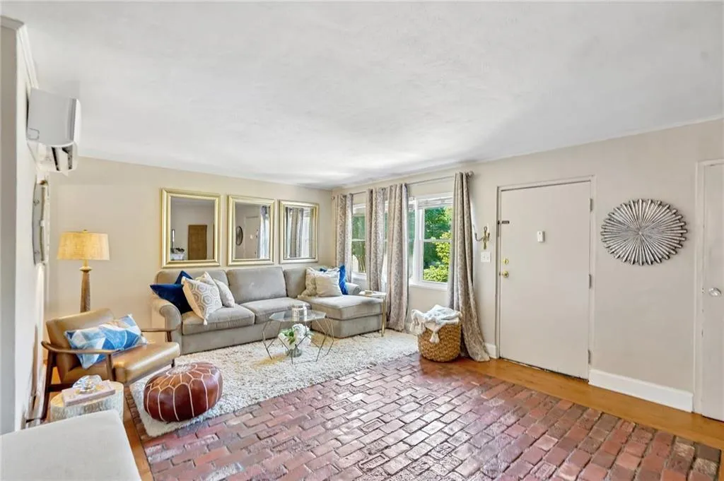 284 Lakemoore Drive Ne Unit B, Atlanta, Georgia 30342, 2 Bedrooms Bedrooms, 0 ,1 BathroomBathrooms,Residential,For Sale,284 Lakemoore Drive Ne Unit B,7755160