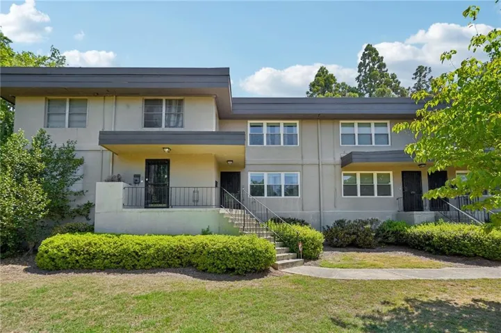 284 Lakemoore Drive Ne Unit B, Atlanta, Georgia 30342