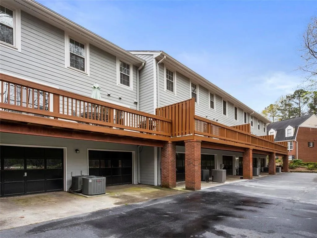 504 Dunwoody Chace, Sandy Springs, Georgia 30328, 3 Bedrooms Bedrooms, ,2 BathroomsBathrooms,Residential,Sold,504 Dunwoody Chace,6860163
