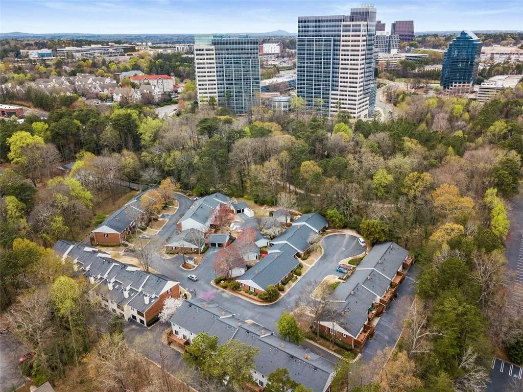 504 Dunwoody Chace, Sandy Springs, Georgia 30328, 3 Bedrooms Bedrooms, ,2 BathroomsBathrooms,Residential,Sold,504 Dunwoody Chace,6860163