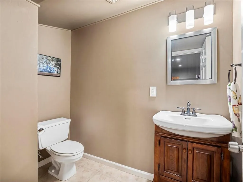 504 Dunwoody Chace, Sandy Springs, Georgia 30328, 3 Bedrooms Bedrooms, ,2 BathroomsBathrooms,Residential,Sold,504 Dunwoody Chace,6860163