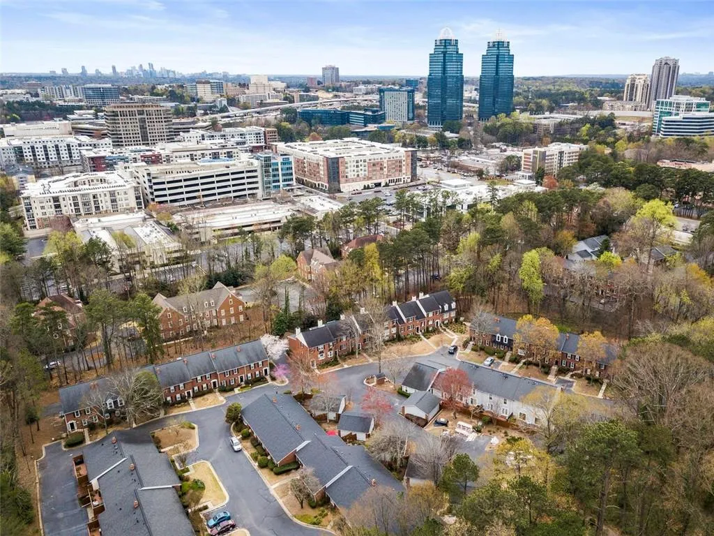 504 Dunwoody Chace, Sandy Springs, Georgia 30328, 3 Bedrooms Bedrooms, ,2 BathroomsBathrooms,Residential,Sold,504 Dunwoody Chace,6860163