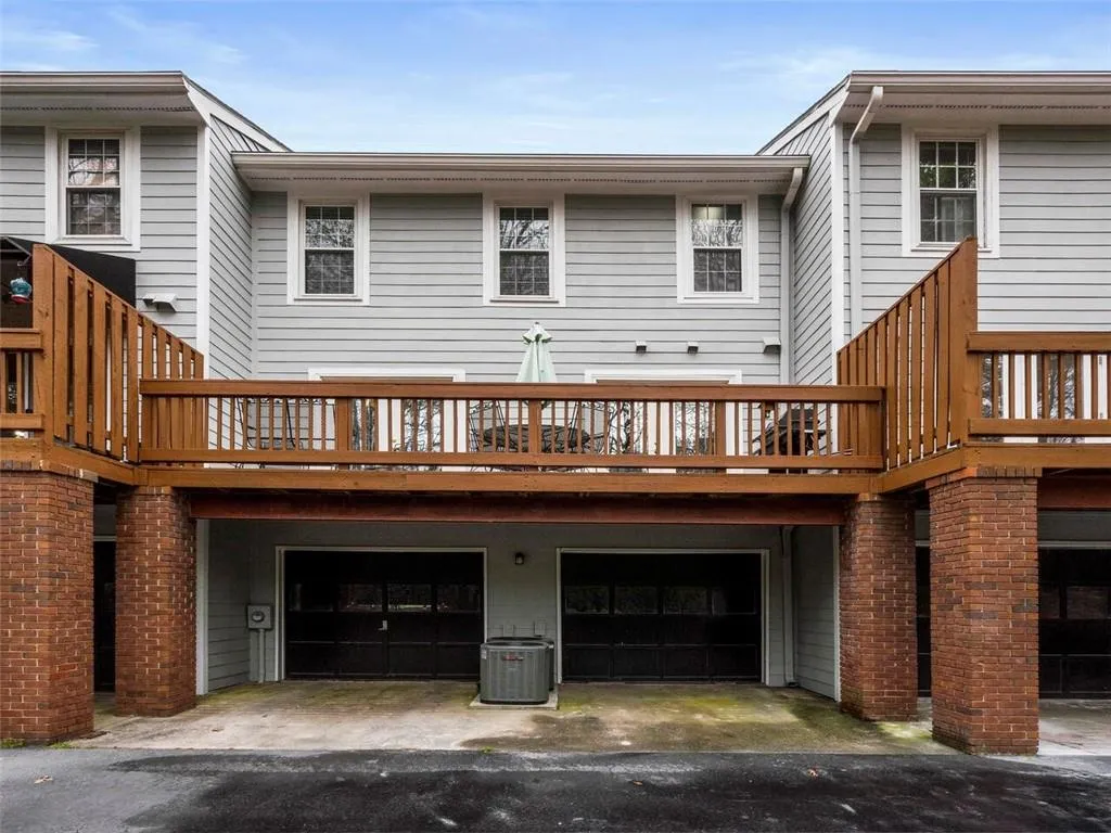 504 Dunwoody Chace, Sandy Springs, Georgia 30328, 3 Bedrooms Bedrooms, ,2 BathroomsBathrooms,Residential,Sold,504 Dunwoody Chace,6860163