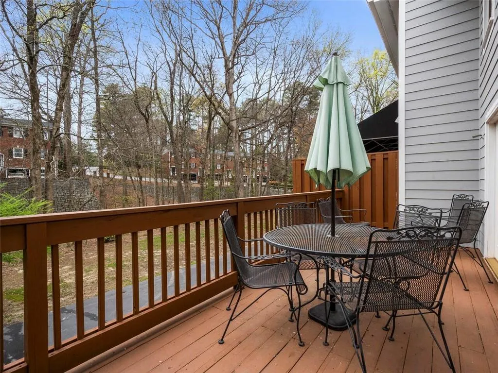 504 Dunwoody Chace, Sandy Springs, Georgia 30328, 3 Bedrooms Bedrooms, ,2 BathroomsBathrooms,Residential,Sold,504 Dunwoody Chace,6860163