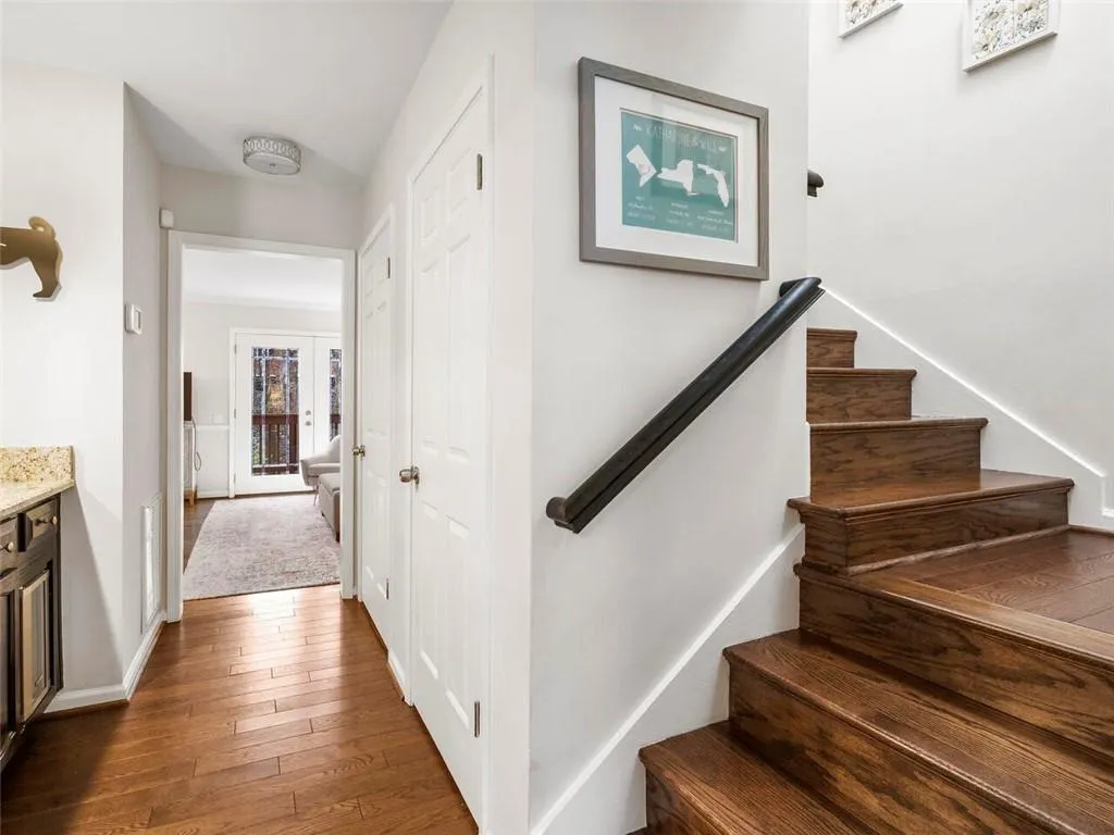 504 Dunwoody Chace, Sandy Springs, Georgia 30328, 3 Bedrooms Bedrooms, ,2 BathroomsBathrooms,Residential,Sold,504 Dunwoody Chace,6860163