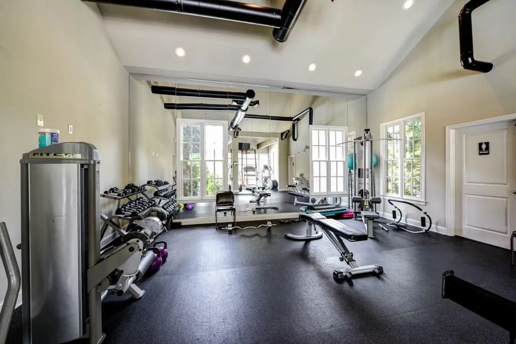 5570 High Point Road, Atlanta, Georgia 30342, 4 Bedrooms Bedrooms, ,3 BathroomsBathrooms,Residential,Sold,5570 High Point Road,5681082