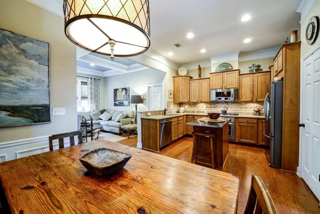 5570 High Point Road, Atlanta, Georgia 30342, 4 Bedrooms Bedrooms, ,3 BathroomsBathrooms,Residential,Sold,5570 High Point Road,5681082