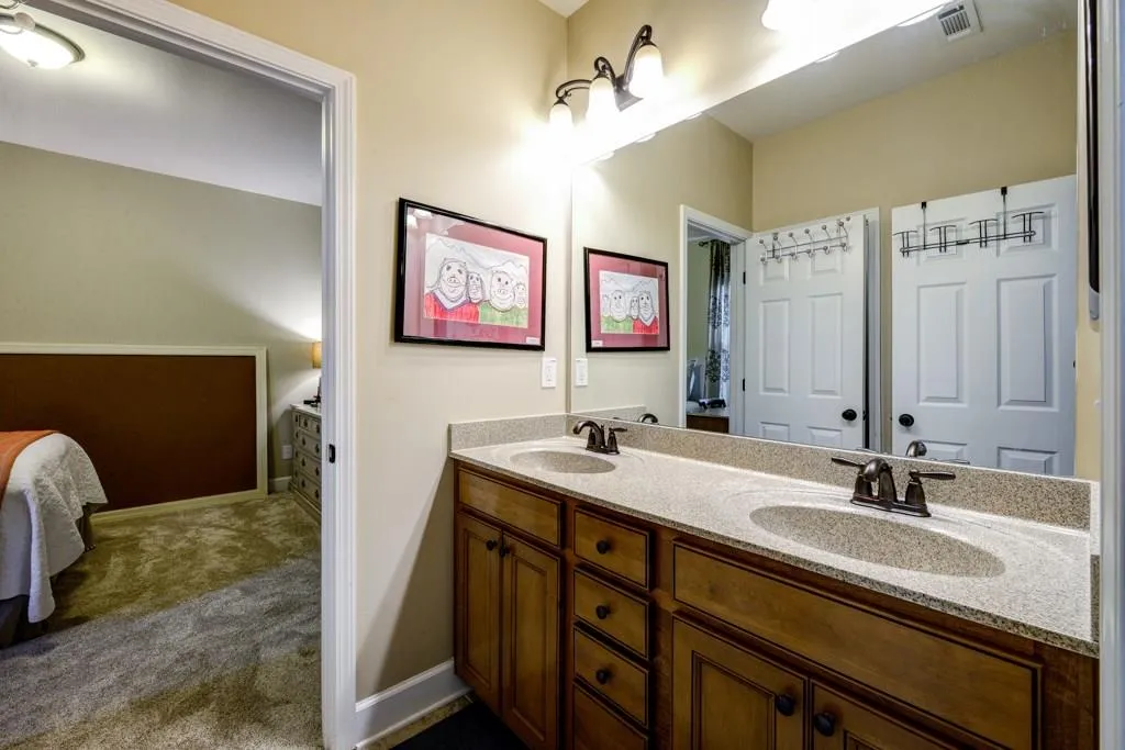 5570 High Point Road, Atlanta, Georgia 30342, 4 Bedrooms Bedrooms, ,3 BathroomsBathrooms,Residential,Sold,5570 High Point Road,5681082