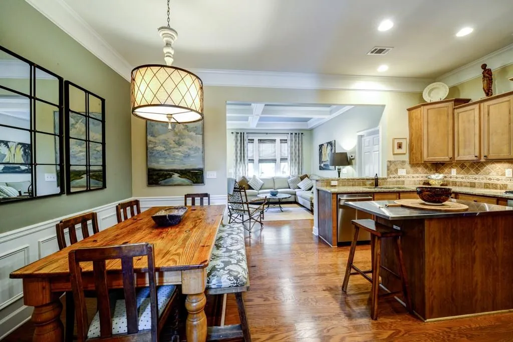 5570 High Point Road, Atlanta, Georgia 30342, 4 Bedrooms Bedrooms, ,3 BathroomsBathrooms,Residential,Sold,5570 High Point Road,5681082