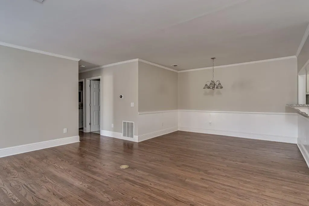 408 Bainbridge Drive, Sandy Springs, Georgia 30327, 2 Bedrooms Bedrooms, ,2 BathroomsBathrooms,Residential,Sold,408 Bainbridge Drive,6692995