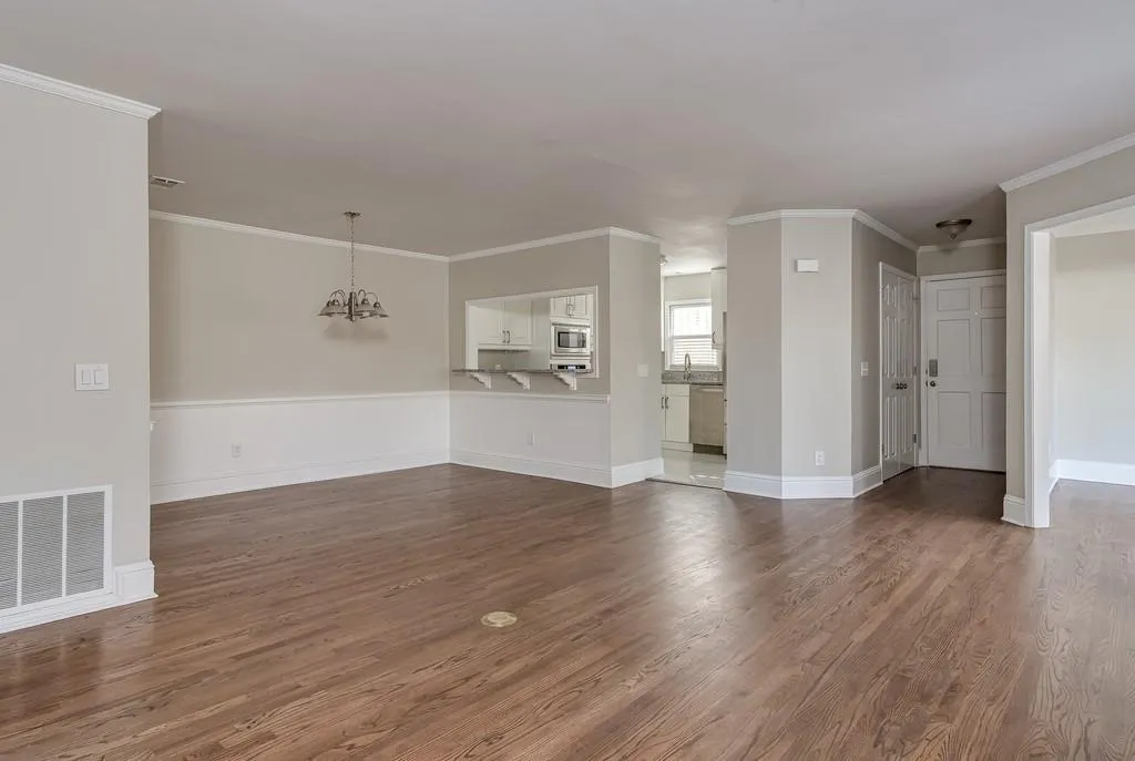 408 Bainbridge Drive, Sandy Springs, Georgia 30327, 2 Bedrooms Bedrooms, ,2 BathroomsBathrooms,Residential,Sold,408 Bainbridge Drive,6692995