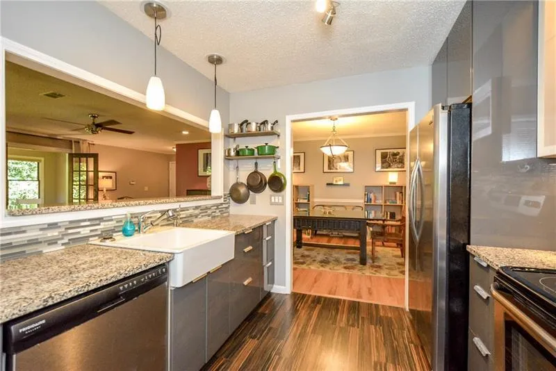 605 Abingdon Way, Sandy Springs, Georgia 30328, 2 Bedrooms Bedrooms, ,2 BathroomsBathrooms,Residential,Sold,605 Abingdon Way,6089878