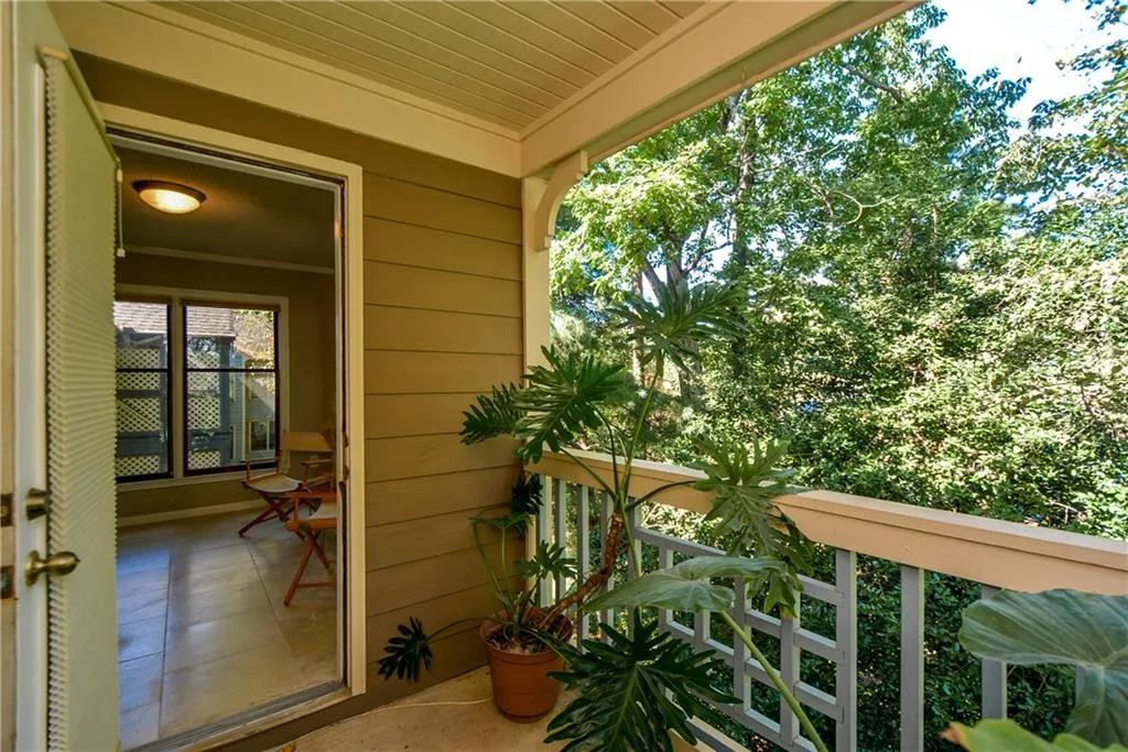 605 Abingdon Way, Sandy Springs, Georgia 30328, 2 Bedrooms Bedrooms, ,2 BathroomsBathrooms,Residential,Sold,605 Abingdon Way,6089878