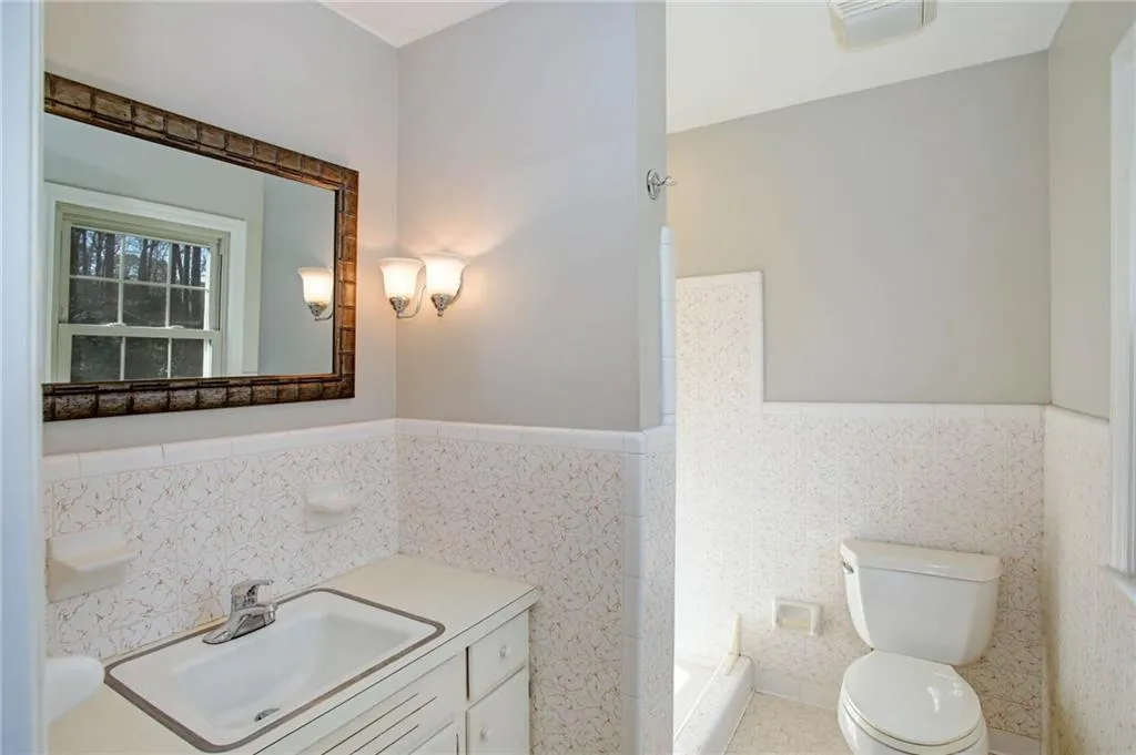7095 Faunsworth Drive, Atlanta, Georgia 30328, 5 Bedrooms Bedrooms, ,3 BathroomsBathrooms,Residential,Sold,7095 Faunsworth Drive,6116981