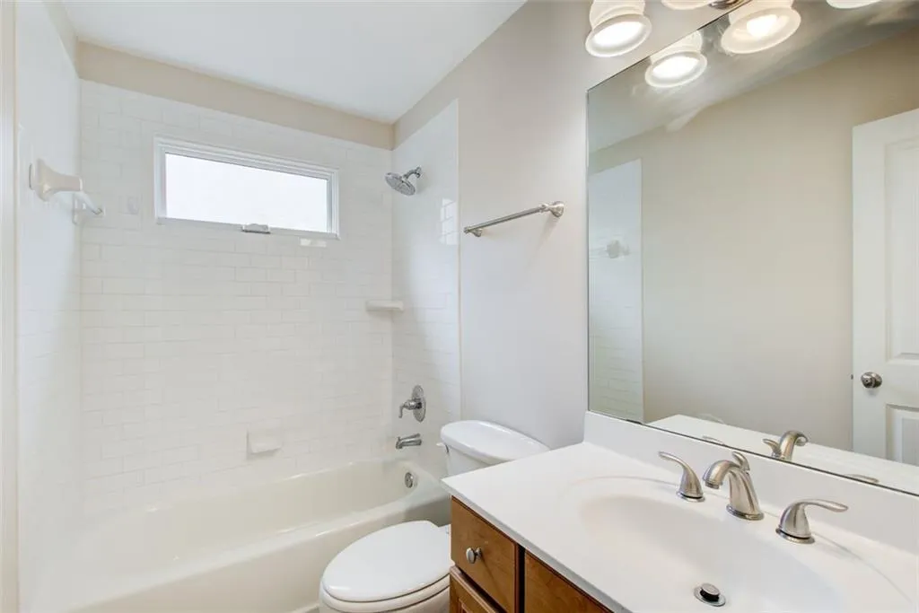 945 Longley Avenue Nw, Atlanta, Georgia 30318, 4 Bedrooms Bedrooms, ,2 BathroomsBathrooms,Residential,For Sale,945 Longley Avenue Nw,7597507