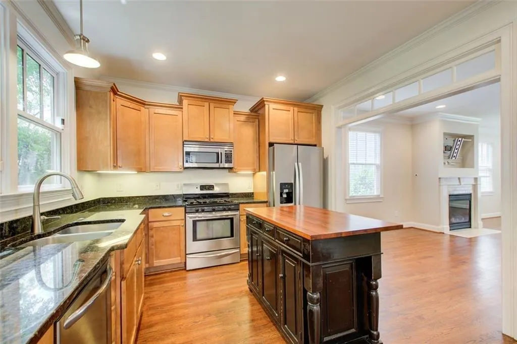 945 Longley Avenue Nw, Atlanta, Georgia 30318, 4 Bedrooms Bedrooms, ,2 BathroomsBathrooms,Residential,For Sale,945 Longley Avenue Nw,7597507