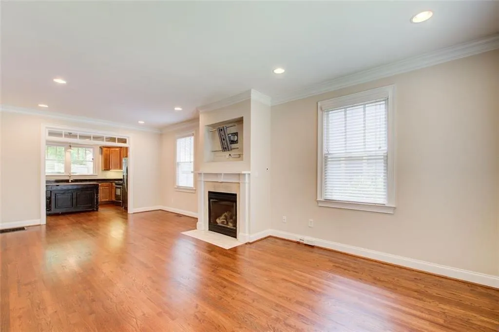 945 Longley Avenue Nw, Atlanta, Georgia 30318, 4 Bedrooms Bedrooms, ,2 BathroomsBathrooms,Residential,For Sale,945 Longley Avenue Nw,7597507