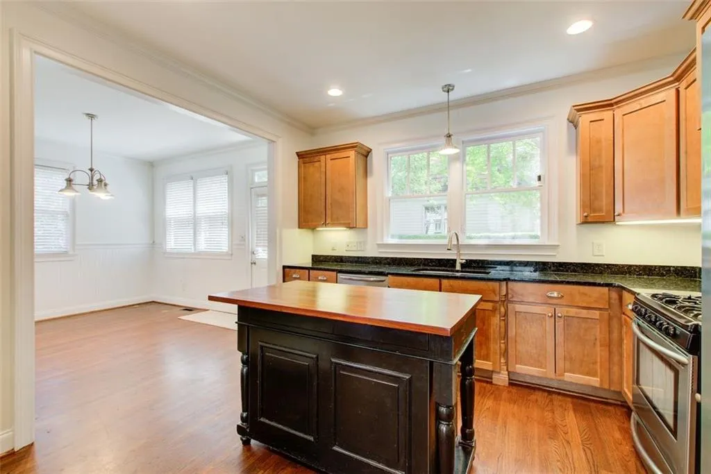 945 Longley Avenue Nw, Atlanta, Georgia 30318, 4 Bedrooms Bedrooms, ,2 BathroomsBathrooms,Residential,For Sale,945 Longley Avenue Nw,7597507