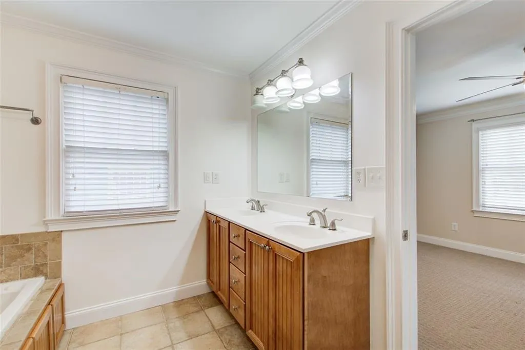 945 Longley Avenue Nw, Atlanta, Georgia 30318, 4 Bedrooms Bedrooms, ,2 BathroomsBathrooms,Residential,For Sale,945 Longley Avenue Nw,7597507