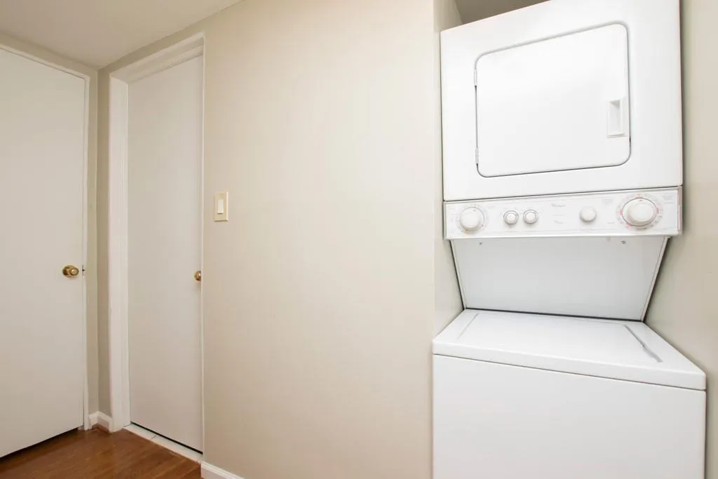 3660 Peachtree Road Ne Unit 4e, Atlanta, Georgia 30319, 2 Bedrooms Bedrooms, ,2 BathroomsBathrooms,Residential,For Sale,3660 Peachtree Road Ne Unit 4e,7664961