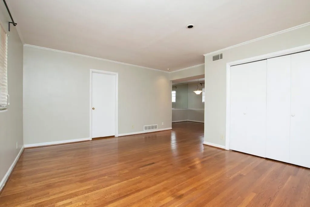 3660 Peachtree Road Ne Unit 4e, Atlanta, Georgia 30319, 2 Bedrooms Bedrooms, ,2 BathroomsBathrooms,Residential,For Sale,3660 Peachtree Road Ne Unit 4e,7664961