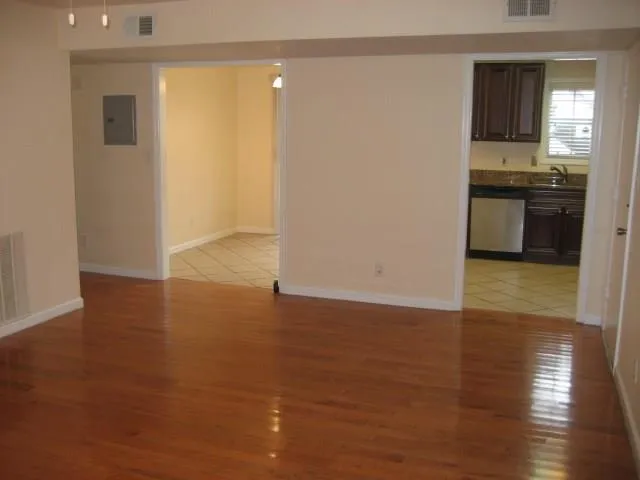 5657 Kingsport Drive, Atlanta, Georgia 30342, 2 Bedrooms Bedrooms, ,1 BathroomBathrooms,Residential,Sold,5657 Kingsport Drive,6111871