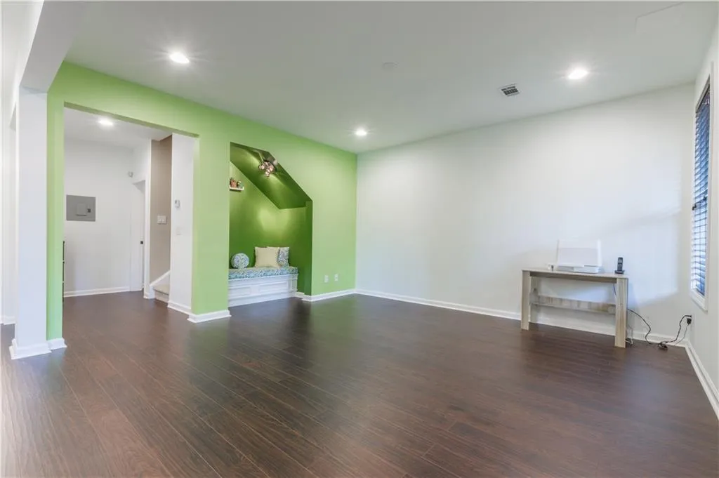 8055 Glisten Avenue, Sandy Springs, Georgia 30328, 3 Bedrooms Bedrooms, ,3 BathroomsBathrooms,Residential,Sold,8055 Glisten Avenue,6706915
