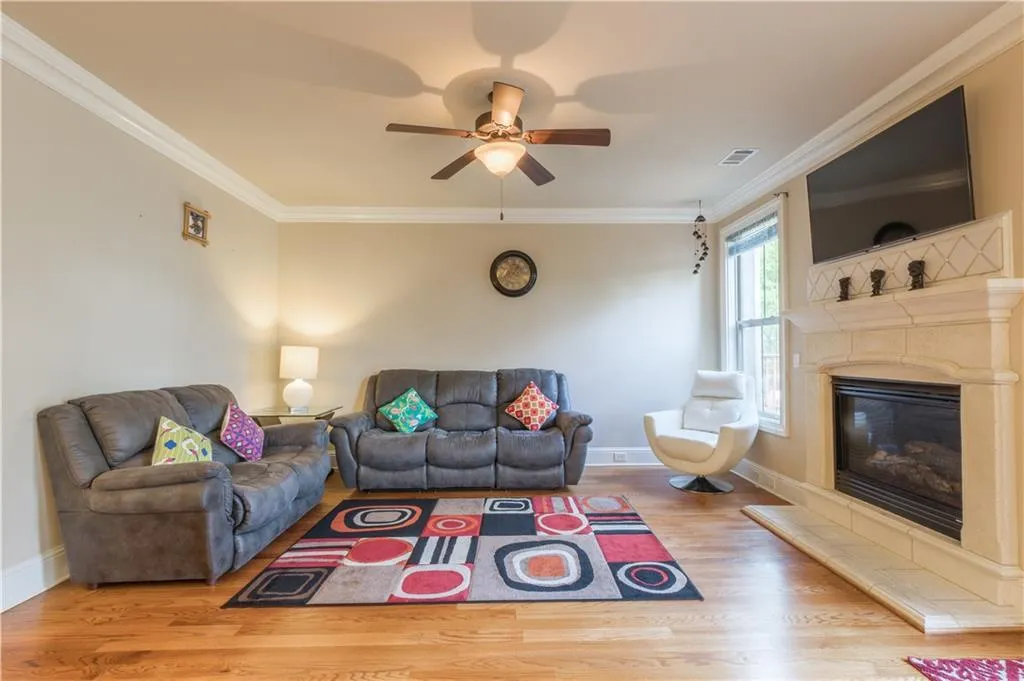 8055 Glisten Avenue, Sandy Springs, Georgia 30328, 3 Bedrooms Bedrooms, ,3 BathroomsBathrooms,Residential,Sold,8055 Glisten Avenue,6706915