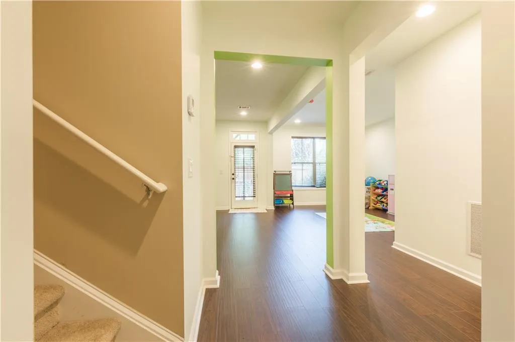 8055 Glisten Avenue, Sandy Springs, Georgia 30328, 3 Bedrooms Bedrooms, ,3 BathroomsBathrooms,Residential,Sold,8055 Glisten Avenue,6706915