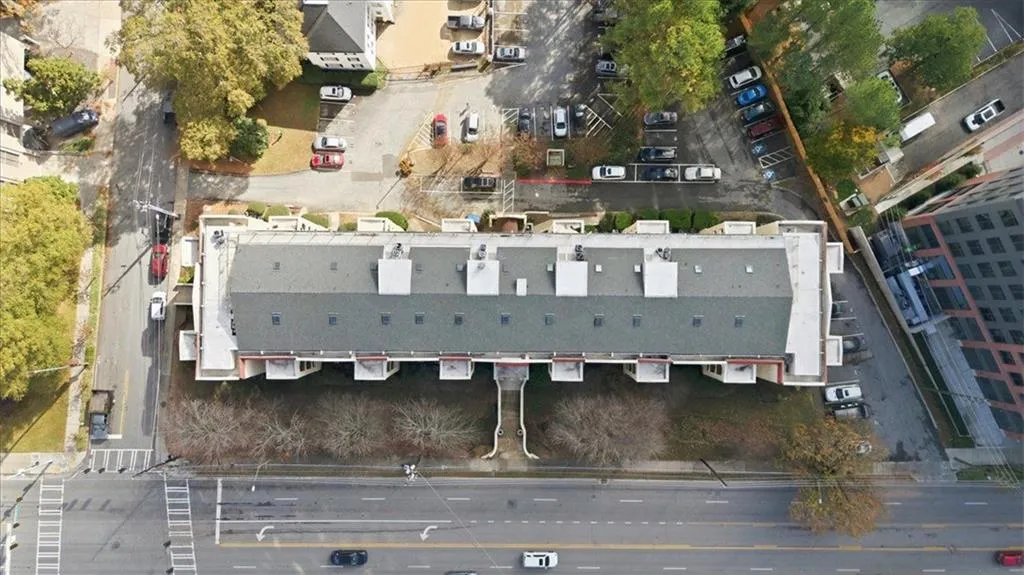 2855 Peachtree Road Ne Unit 124, Atlanta, Georgia 30305, 2 Bedrooms Bedrooms, ,2 BathroomsBathrooms,Residential,For Sale,2855 Peachtree Road Ne Unit 124,7686669