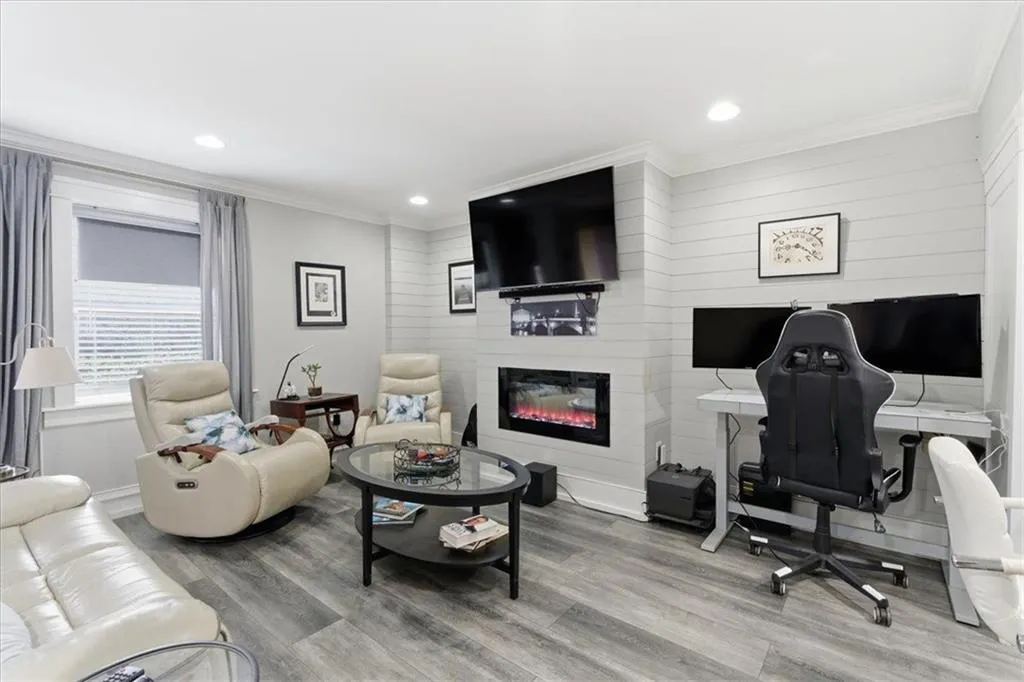 2855 Peachtree Road Ne Unit 124, Atlanta, Georgia 30305, 2 Bedrooms Bedrooms, ,2 BathroomsBathrooms,Residential,For Sale,2855 Peachtree Road Ne Unit 124,7686669