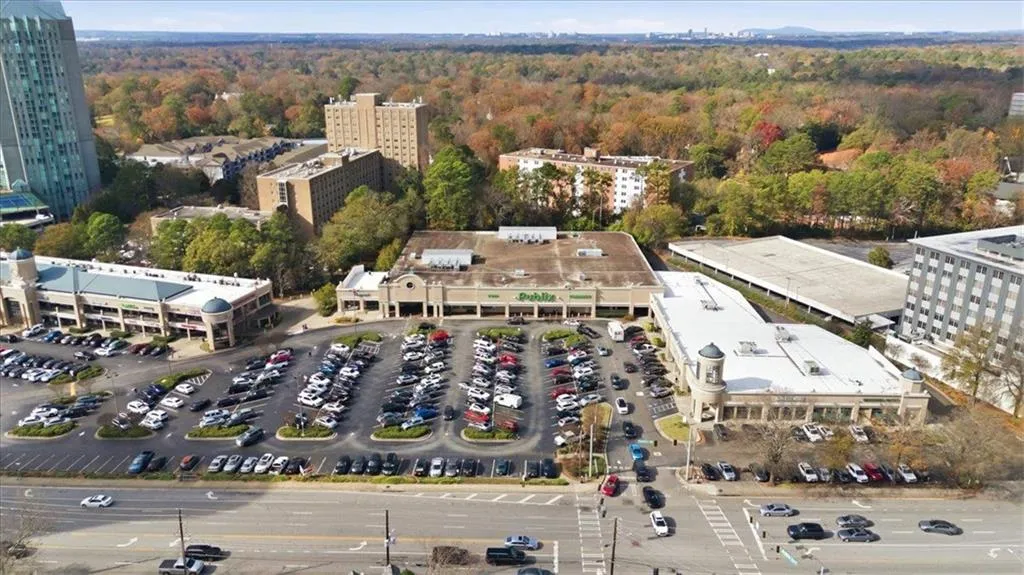 2855 Peachtree Road Ne Unit 124, Atlanta, Georgia 30305, 2 Bedrooms Bedrooms, ,2 BathroomsBathrooms,Residential,For Sale,2855 Peachtree Road Ne Unit 124,7686669