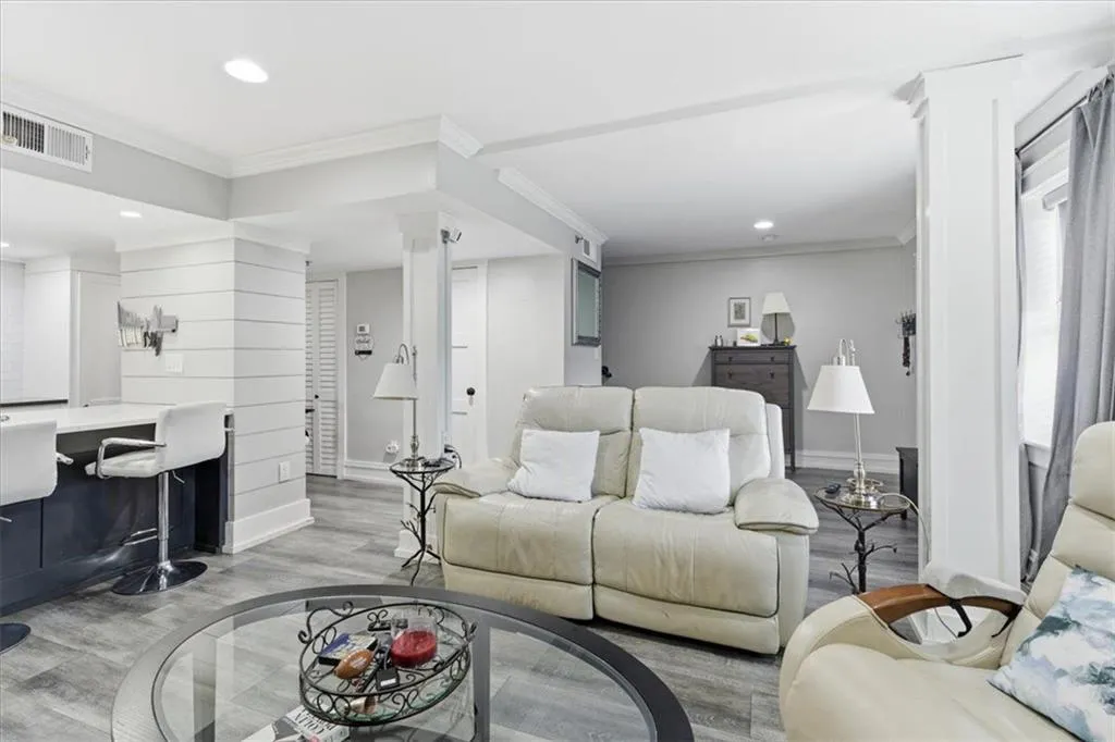 2855 Peachtree Road Ne Unit 124, Atlanta, Georgia 30305, 2 Bedrooms Bedrooms, ,2 BathroomsBathrooms,Residential,For Sale,2855 Peachtree Road Ne Unit 124,7686669