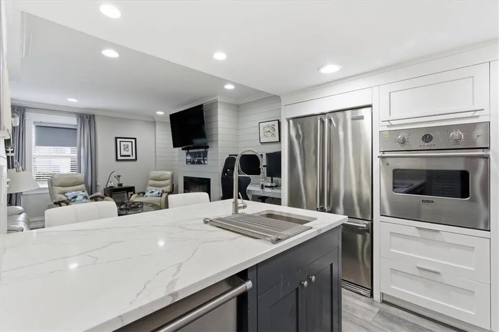 2855 Peachtree Road Ne Unit 124, Atlanta, Georgia 30305, 2 Bedrooms Bedrooms, ,2 BathroomsBathrooms,Residential,For Sale,2855 Peachtree Road Ne Unit 124,7686669