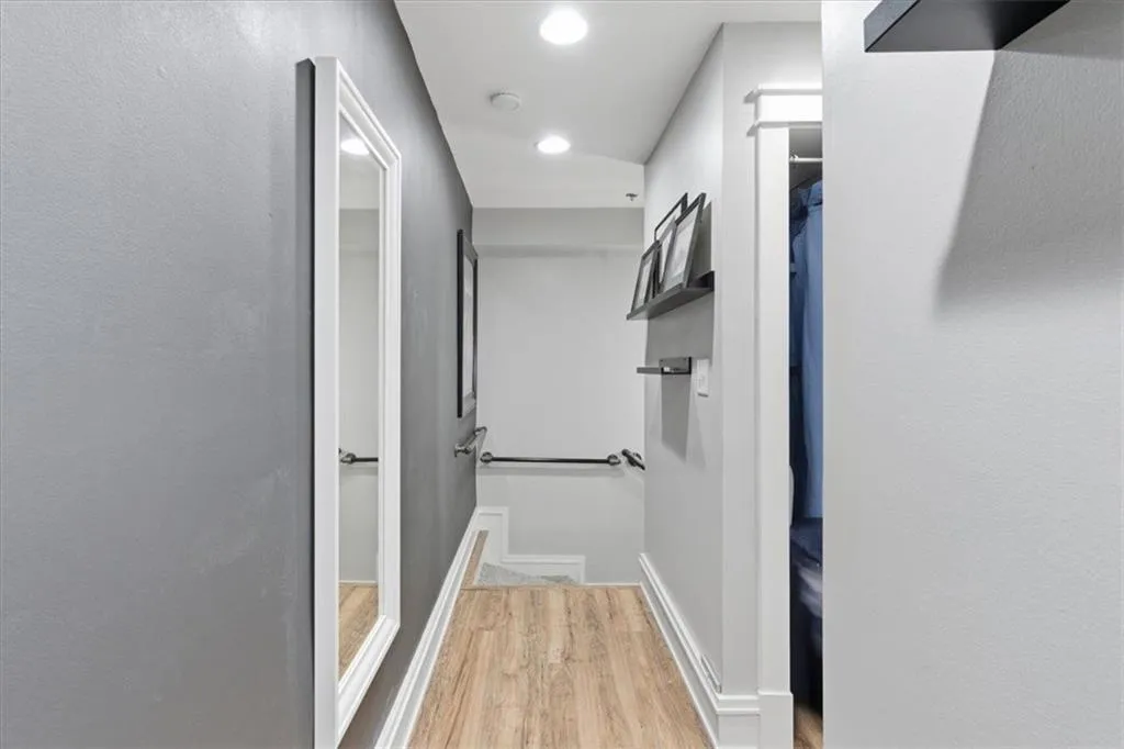 2855 Peachtree Road Ne Unit 124, Atlanta, Georgia 30305, 2 Bedrooms Bedrooms, ,2 BathroomsBathrooms,Residential,For Sale,2855 Peachtree Road Ne Unit 124,7686669