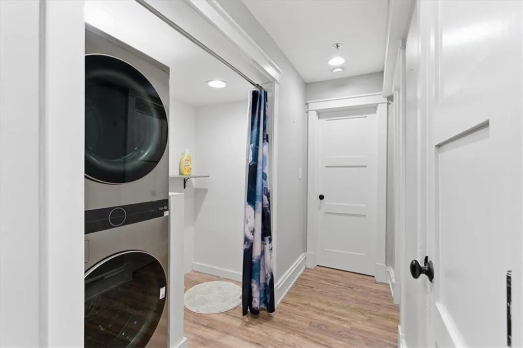 2855 Peachtree Road Ne Unit 124, Atlanta, Georgia 30305, 2 Bedrooms Bedrooms, ,2 BathroomsBathrooms,Residential,For Sale,2855 Peachtree Road Ne Unit 124,7686669