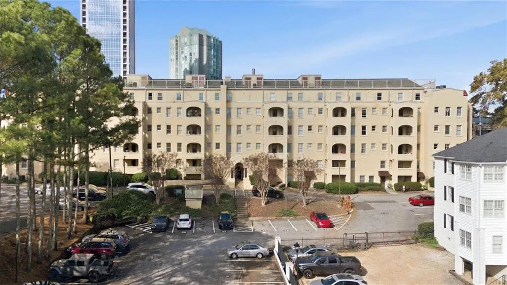 2855 Peachtree Road Ne Unit 124, Atlanta, Georgia 30305, 2 Bedrooms Bedrooms, ,2 BathroomsBathrooms,Residential,For Sale,2855 Peachtree Road Ne Unit 124,7686669